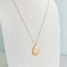Load image into Gallery viewer, GOLDEN CORAL NECKLACE