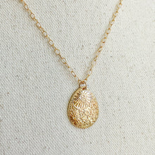 Load image into Gallery viewer, GOLDEN CORAL NECKLACE
