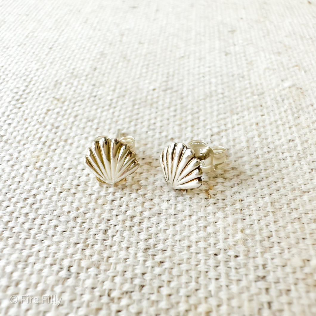 SILVER SEASHELL STUDS