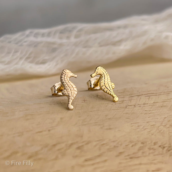 GOLD SEAHORSE STUDS