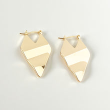 Load image into Gallery viewer, GOLDEN WAVE EARRINGS